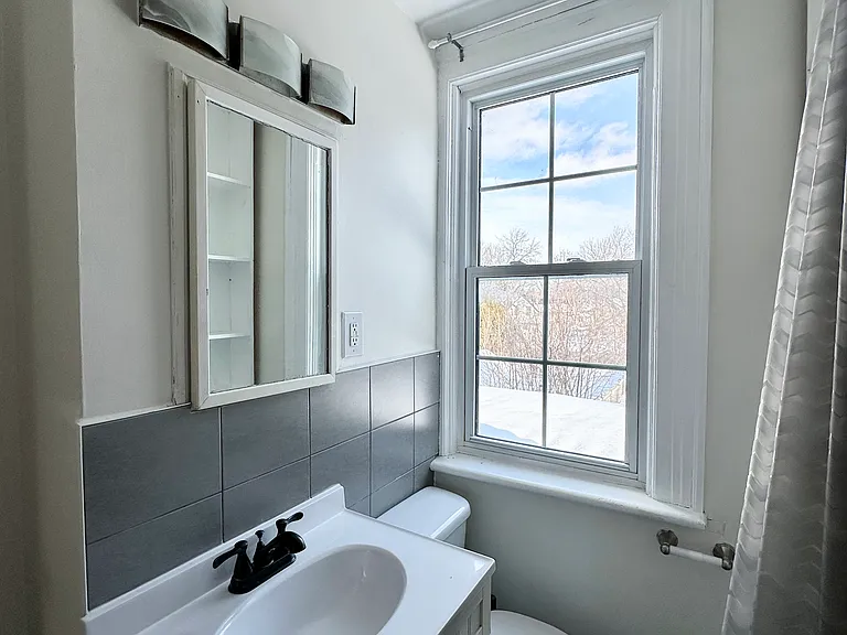74 Adelaide St S #R6 — Photo 5