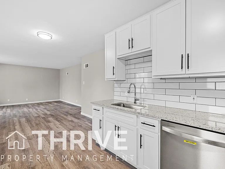 1068 Rainbow Dr — Photo 8