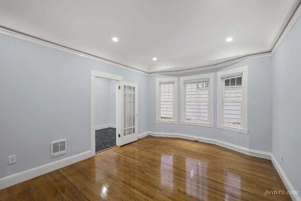 Must See Remodeled Quiet Dubuce Triangle Studio! — Photo 2