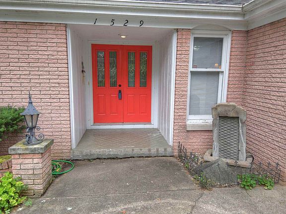 2nd image of 1529 Ash Dr W