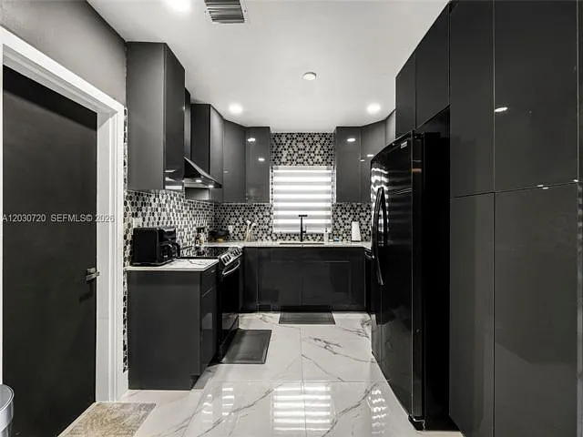 285 NW 45th St — Photo 3