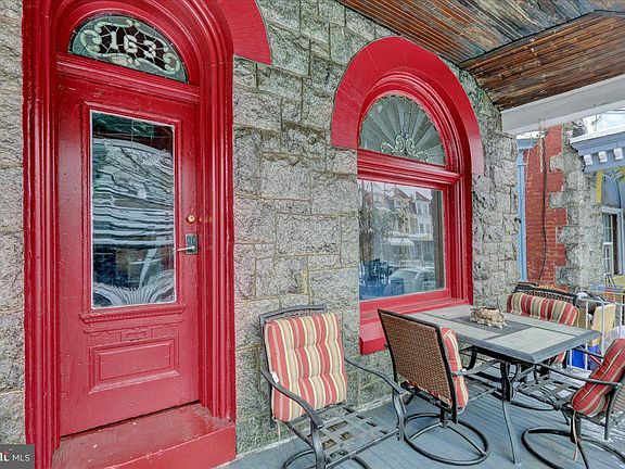 2nd image of 163 W Greenwich St