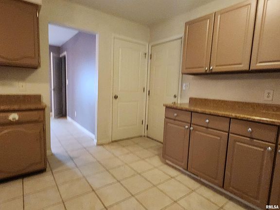 4th image of 1225 Wickford Dr