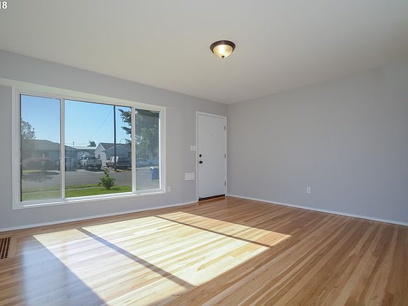 4th image of 3809 Thompson Ave