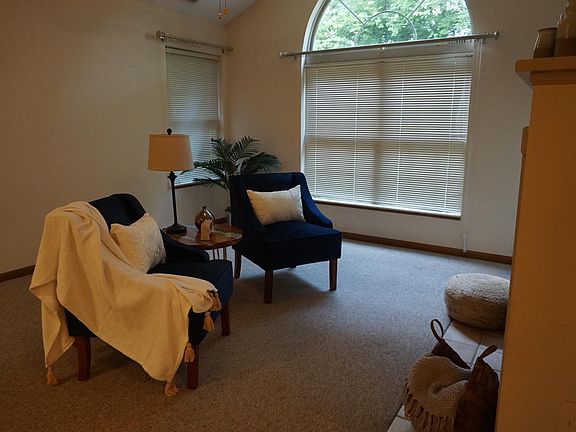 4th image of 8215 River Park Way