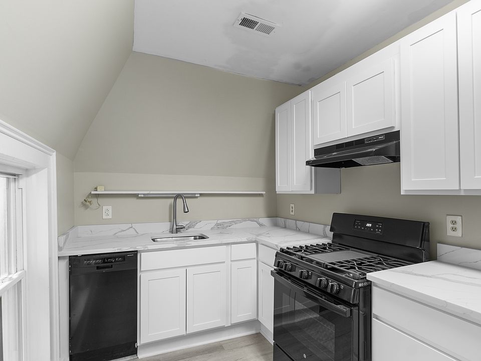1111 E Genesee #3 - Kitchen Close Up