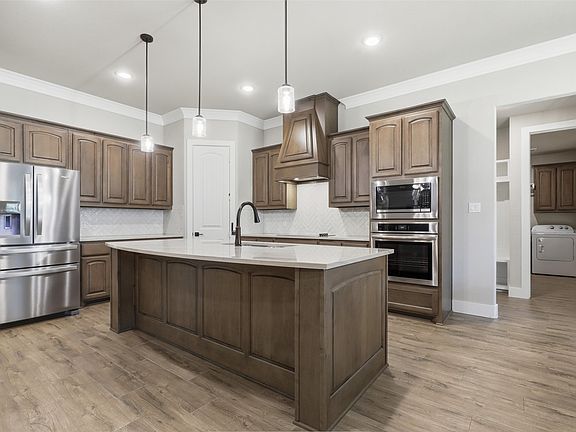 2nd image of 2021 Crystal Palace Blvd