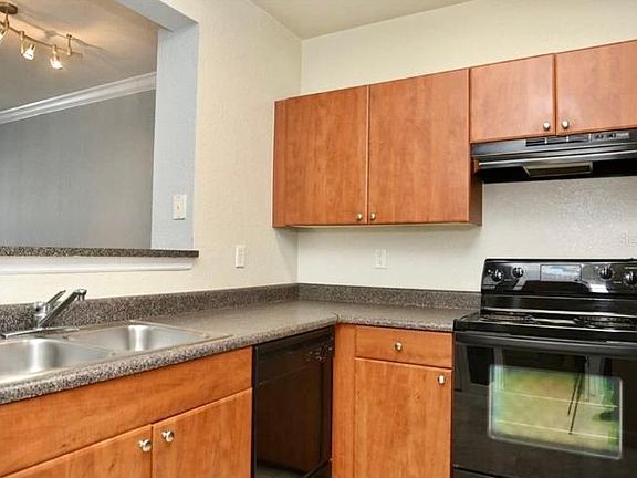 5th image of 300 E South St Unit 3033