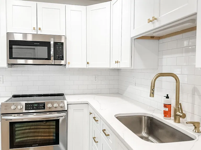 401 E Amelia Ave — Photo 21