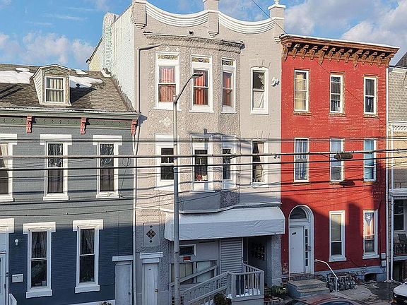 3rd image of 226 N 10th St