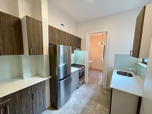 3rd image of 15 E 94th St APT 3B