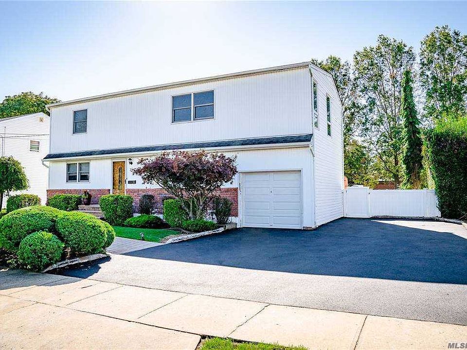 1st image of 2758 Woods Ave