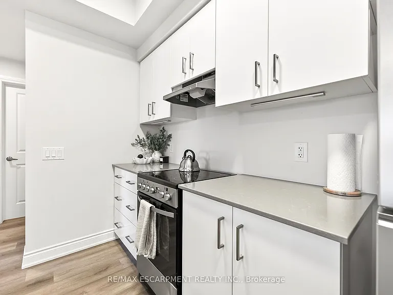 261 King St E #302 — Photo 11