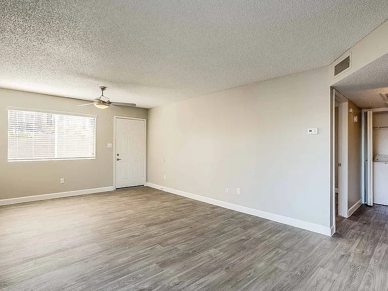 Sterling Point Apartment Homes — Photo 56