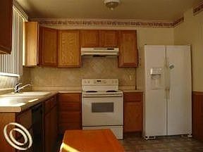 2nd image of 28713 Pinehurst St