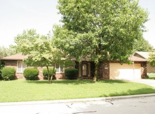 513 Hillcrest Ave, Nixa, MO 65714