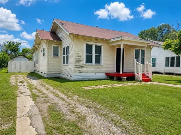 542 McIntyre Ave, Taft, TX 78390