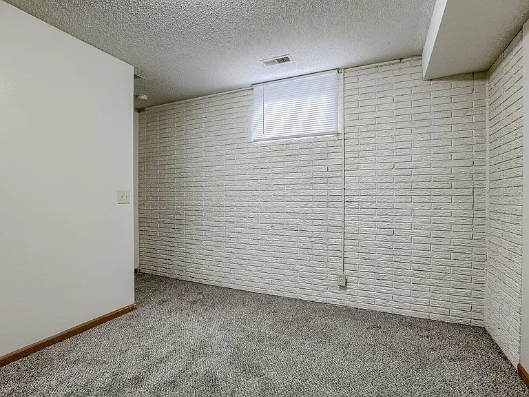 4910 Dudley St — Photo 13