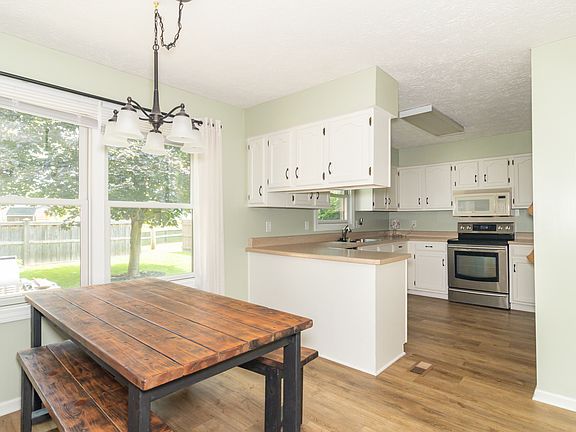 4th image of 204 Creek Wood Dr