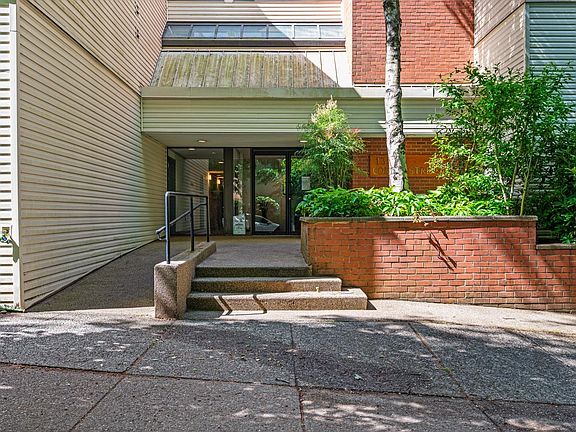 2nd image of 1350 Comox St #402