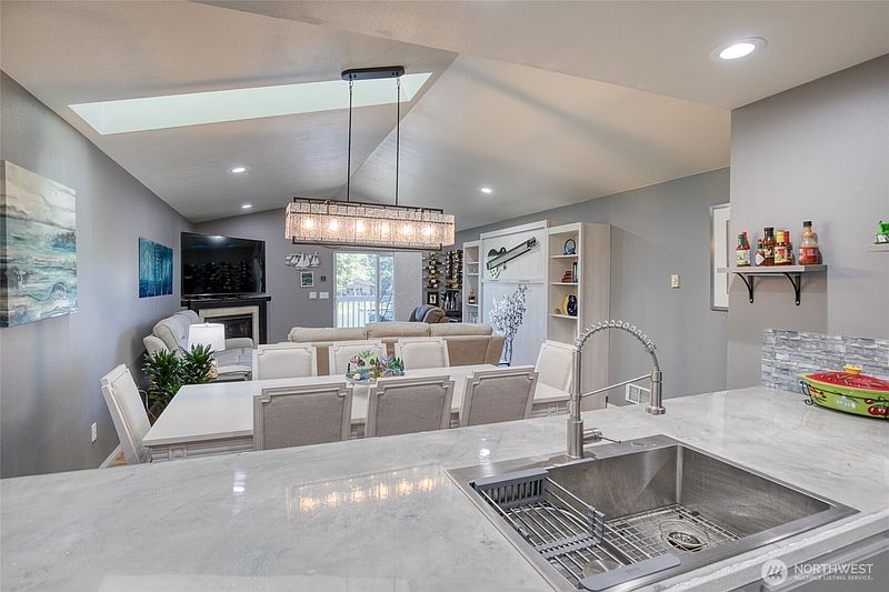 4th image of 992 Point Brown Avenue SE #2