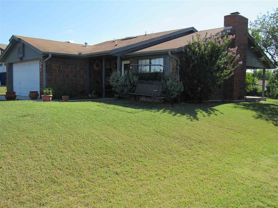 1st image of 301 Chestnut Dr