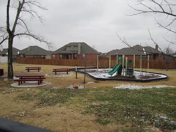 3rd image of 617 Vickery Ave