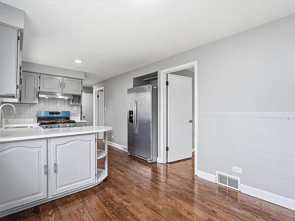 5th image of 5515 S Oakley Ave
