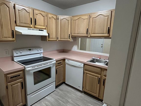 5th image of 142 Van Zandt Ave APT 103