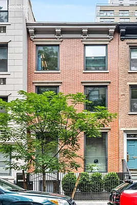 Sold by Sotheby's International Realty | media 1