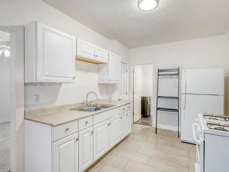 654 Meade St — Photo 5