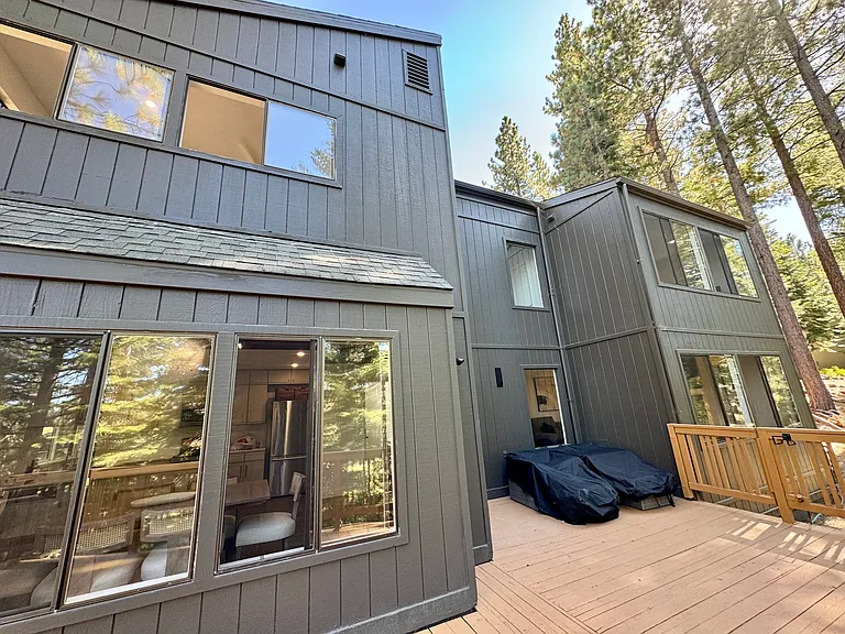 1588 Skyline Dr — Photo 17