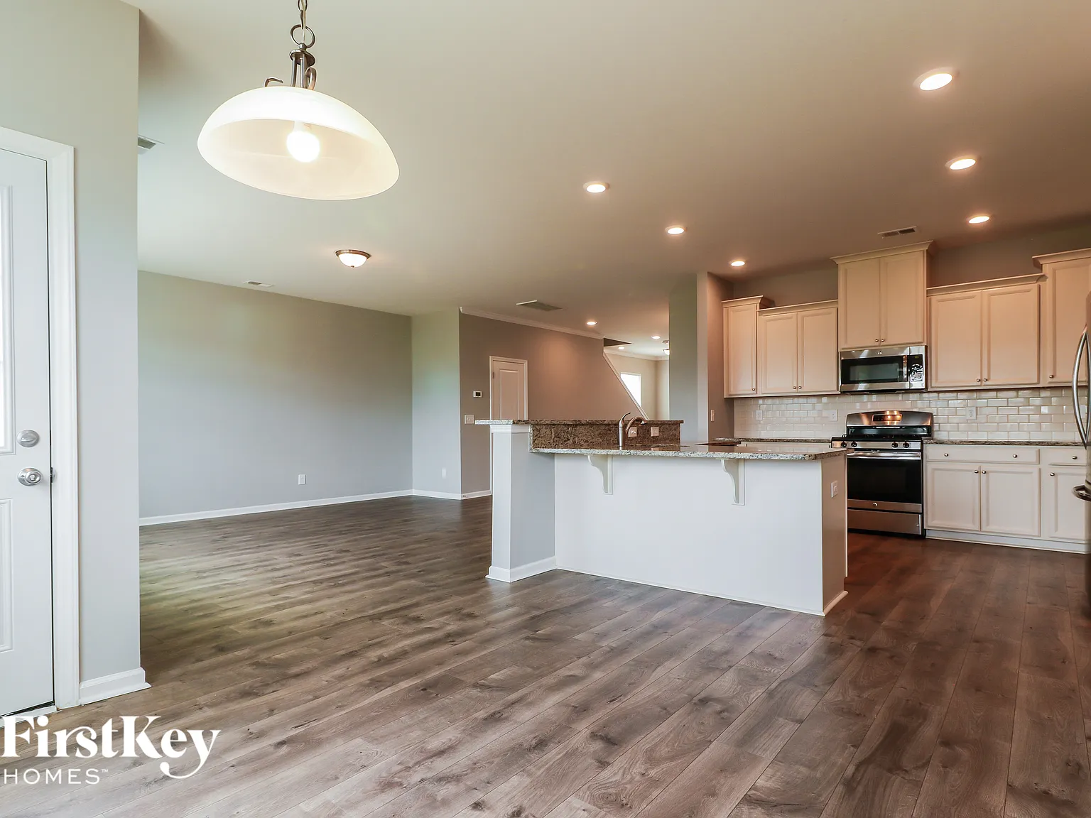 5 bed, 3.5 bath, 2816 sqft, $3,005 — Photo 3