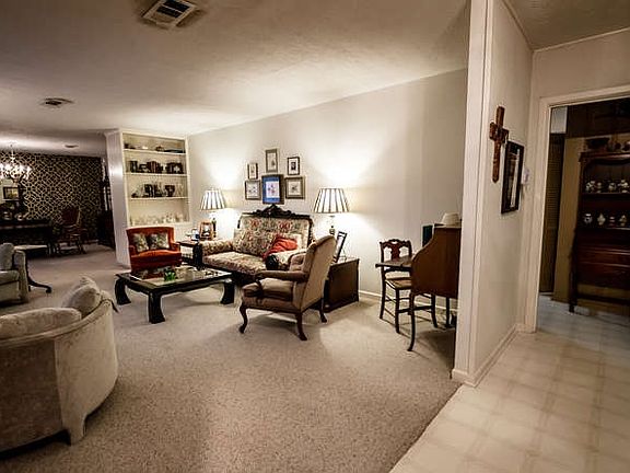 3rd image of 255 E Caldwood Dr