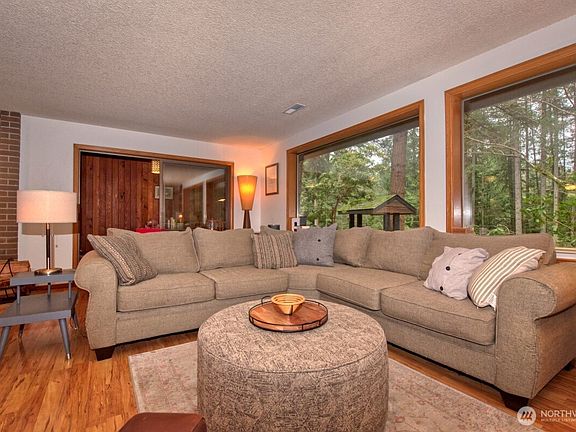 5th image of 2041 Ptarmigan Lane NW