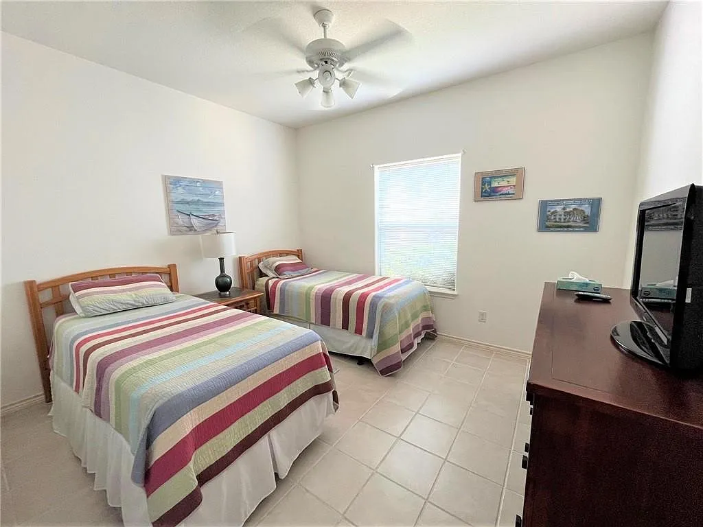 3 bed, 2.0 bath, 1740 sqft, $3,100 — Photo 3