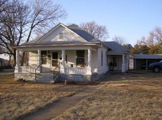 415 W 12th St, Ellsworth, KS 67439