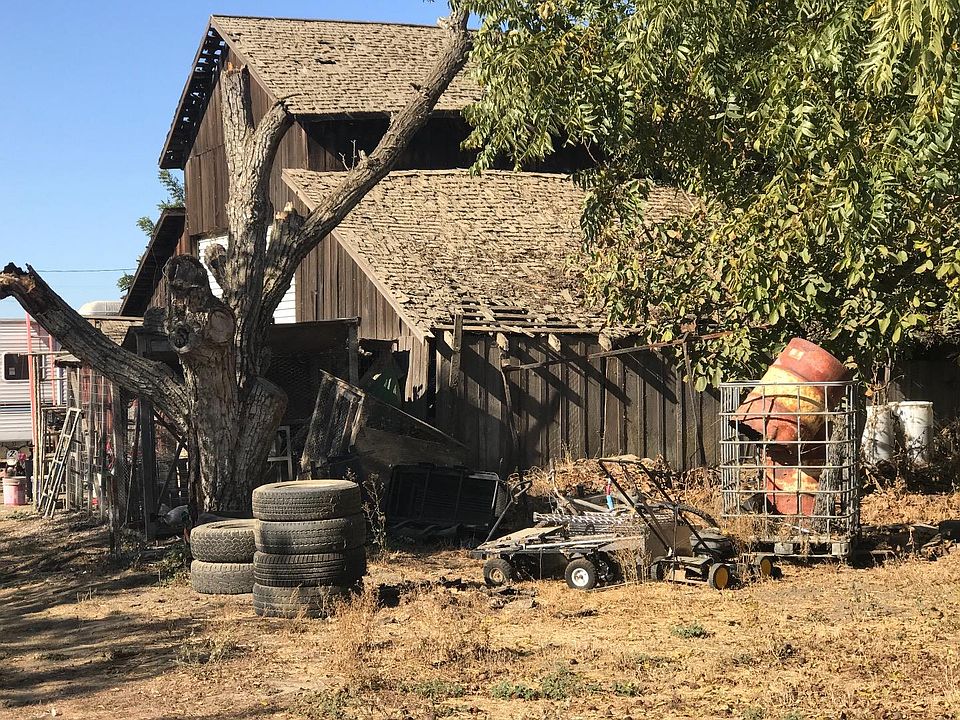 2nd image of 480 Mitchell Rd