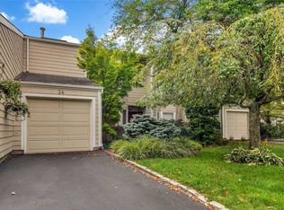 34 Doral Ln, Bay Shore, NY 11706