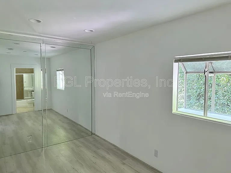 358 N San Vicente Blvd — Photo 18
