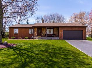 145 Applegrove Dr, Rochester, NY 14612