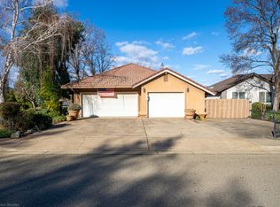 1515 Saint Andrews Dr, Redding, CA 96003