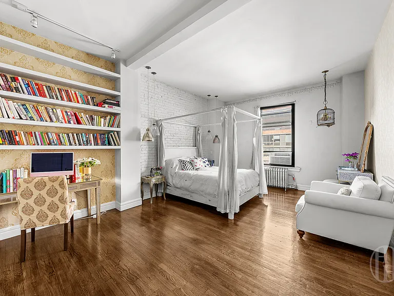 116 W 14th St #8N — Photo 12