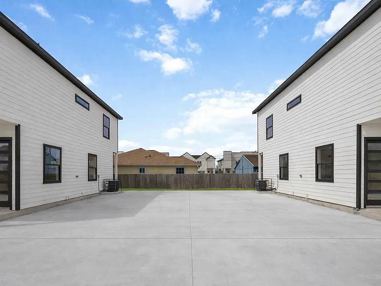 4804 Carmen St #B — Photo 3