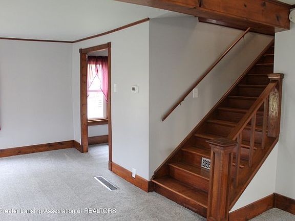 5th image of 436 W Plain St