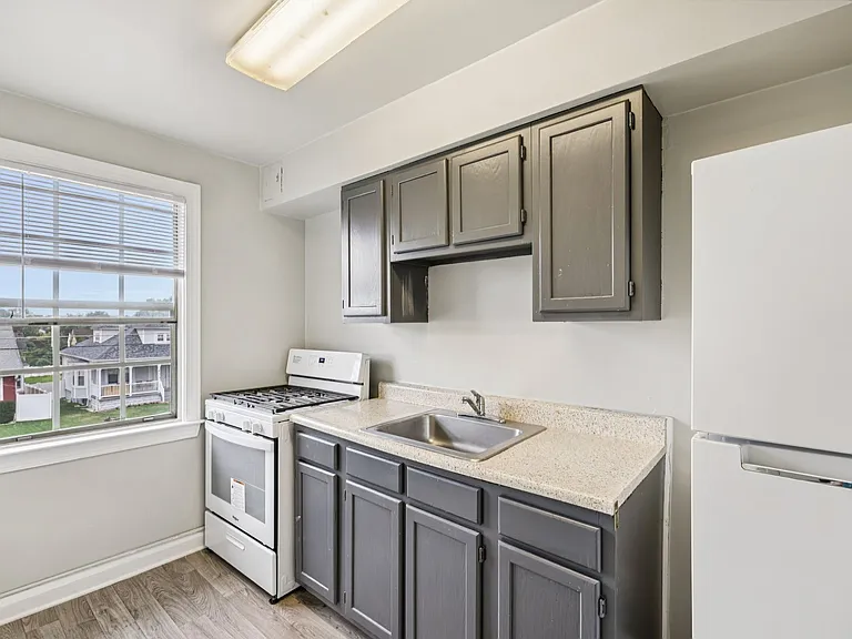 Oaklee Village Apartments — Photo 32