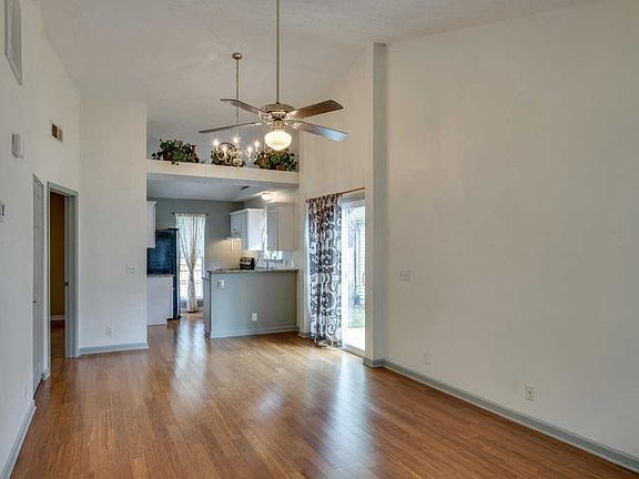 4th image of 2354 Benay Rd