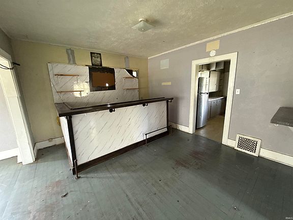 4th image of 2205 Kenwood Ave