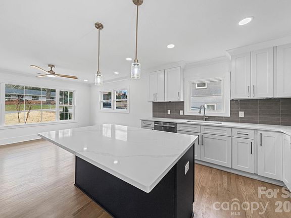 4th image of 6521 Highwood Pl