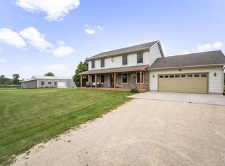 6430 Wayne Center Dr, Allenton, WI 53002